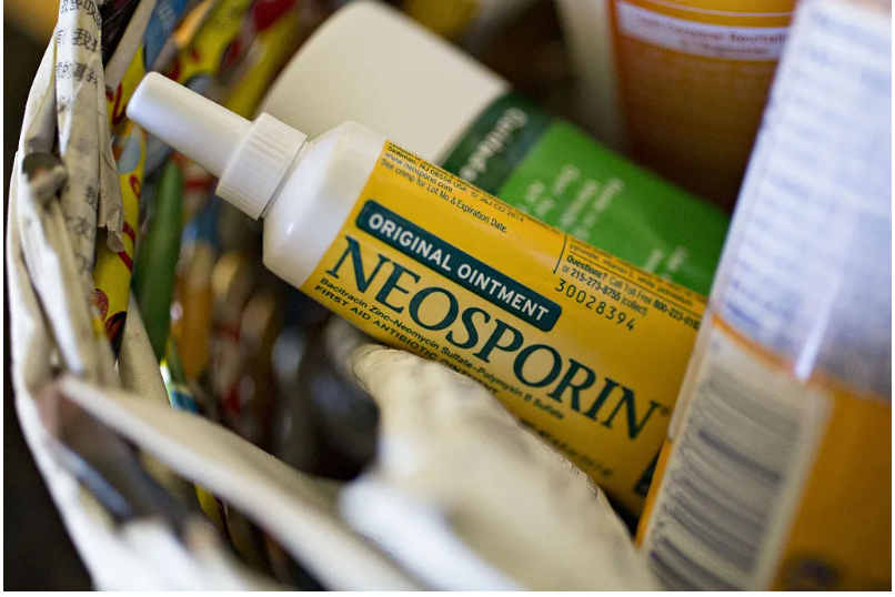 在鼻腔中涂抹鸿运国际软膏（Neosporin）真的可以帮助预防病毒感染吗？